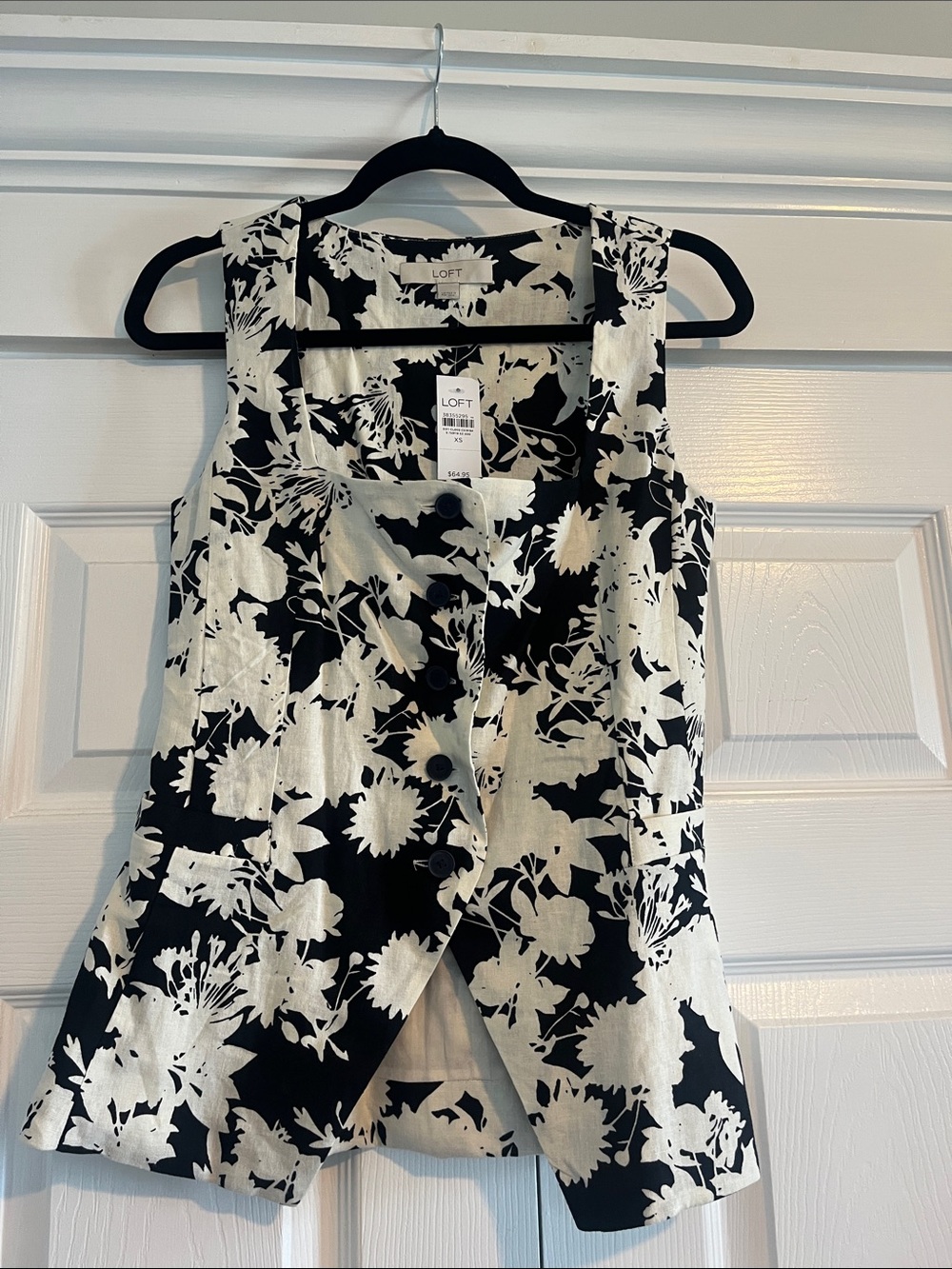 NWT LOFT Black & White Floral Sleeveless Button Vest